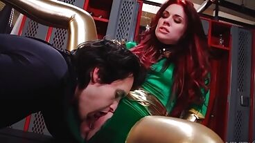 Супер герой отлизал письку Ядовитого Плюща и трахнул раком огромным членом