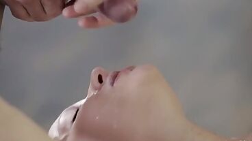 Симпатичная украинка седлает член и получает камшот на лицо